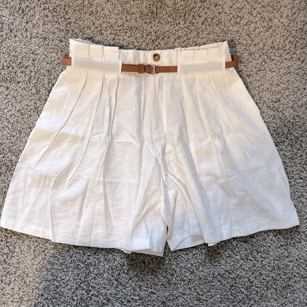 High Waist Pleated Women’s Shorts - White - Picture 7 of 16